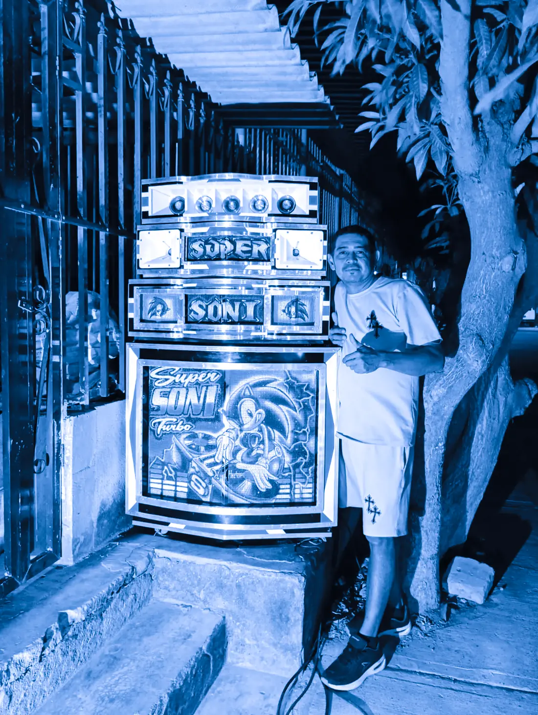 El picó en la calle, de noche