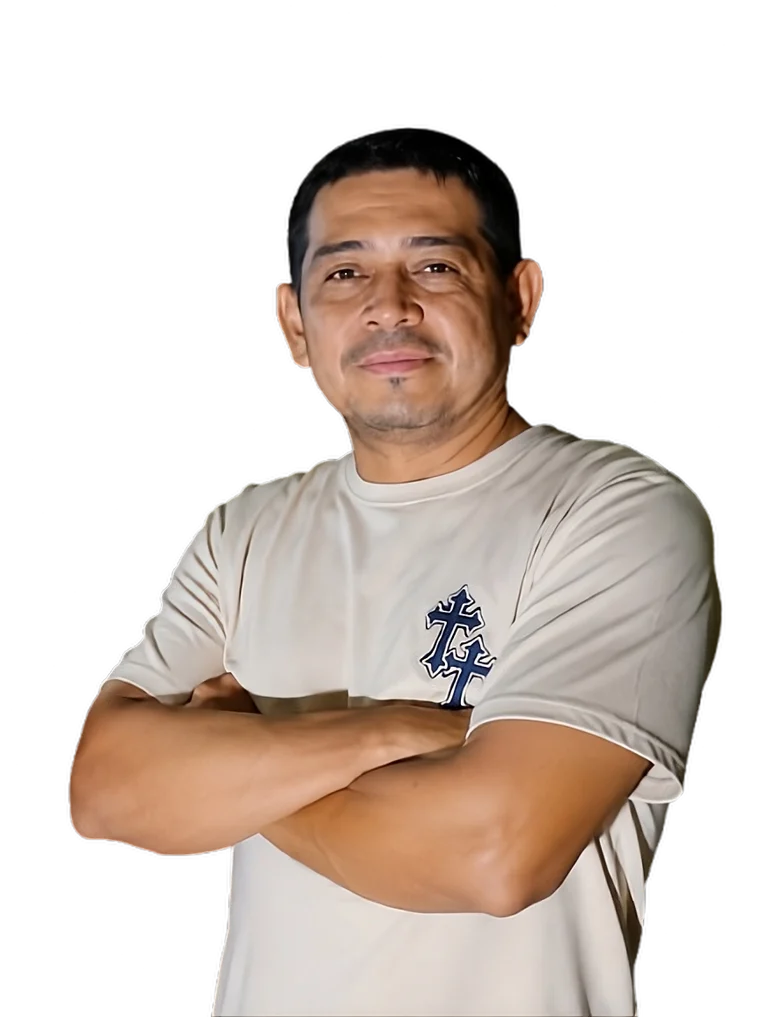 El picotero, de brazos cruzados frente a su máquina